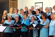 Även om vi har en huvudsakligen profan repertoar sjunger vi även klasssik och sakral musik. Här sjunger vi i Götalundens kyrka i maj 2011